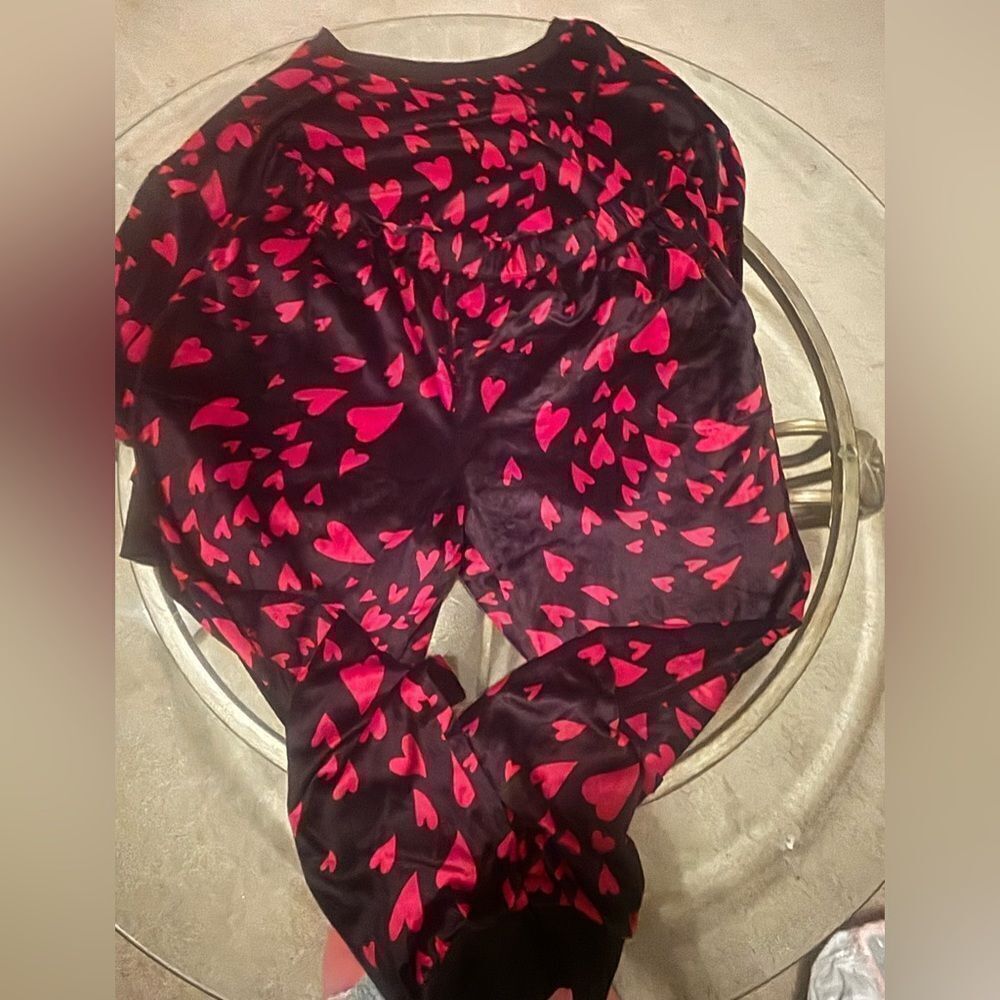 Simply Vera Long sleeve fuzzy top & matching pants/pjs